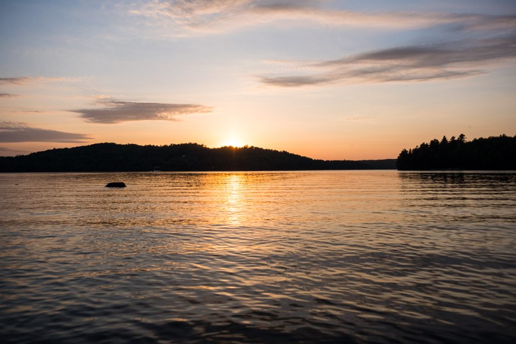 Levé de soleil sur le lac Stukely
